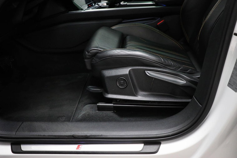 Vehicle Image 33