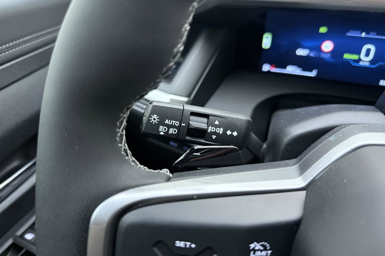 Vehicle Image 25