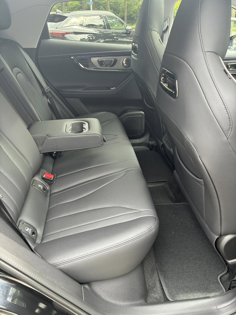 Vehicle Image 16