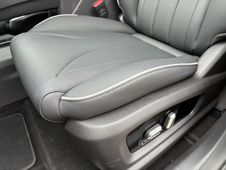 Vehicle Image 38