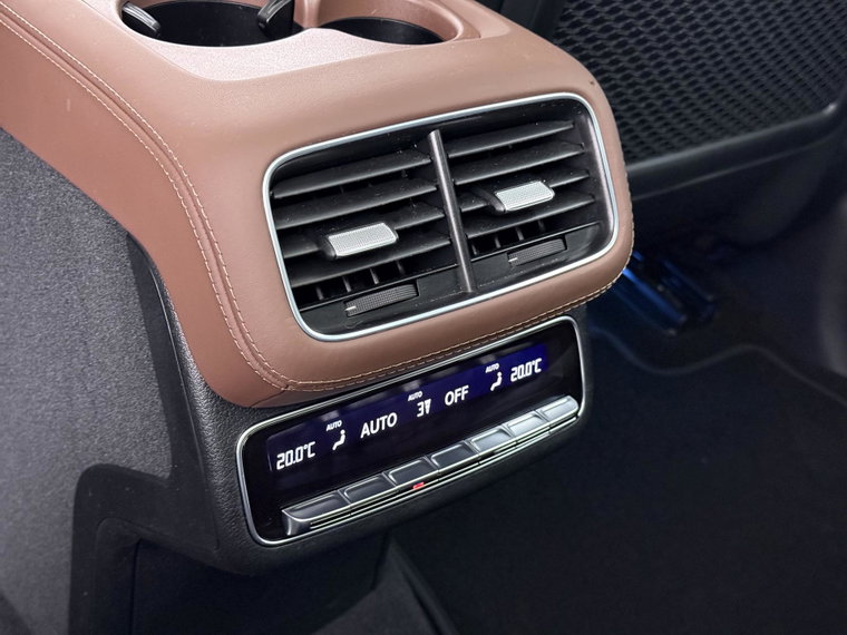Vehicle Image 32