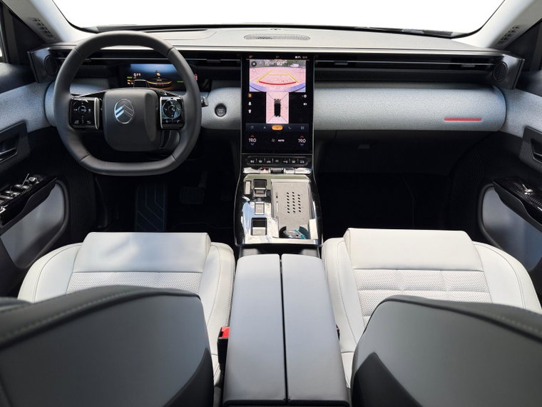 Vehicle Image 12
