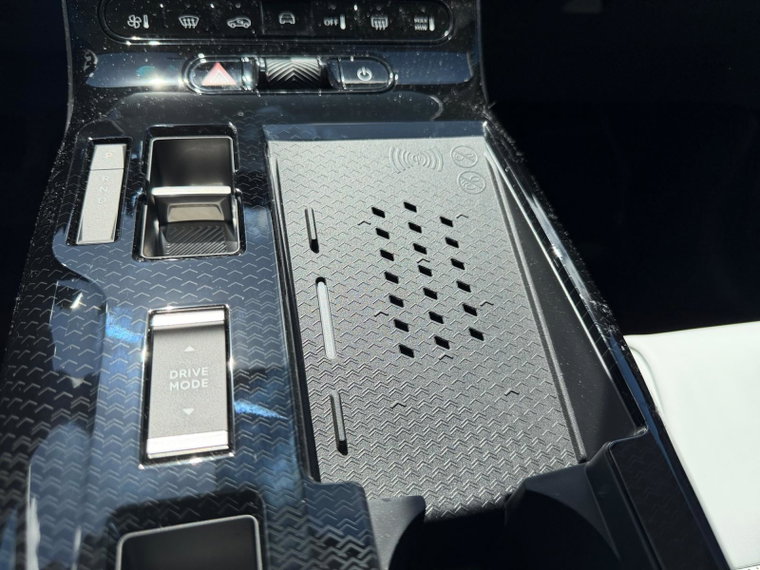Vehicle Image 24