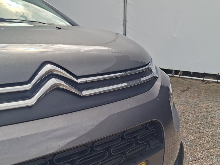 Vehicle Image 32