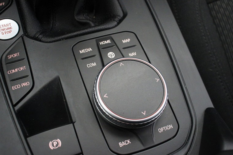 Vehicle Image 25