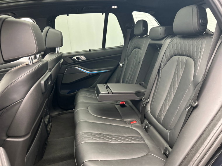 Vehicle Image 38