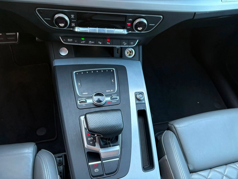 Vehicle Image 26