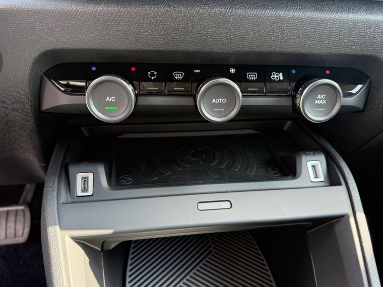 Vehicle Image 28