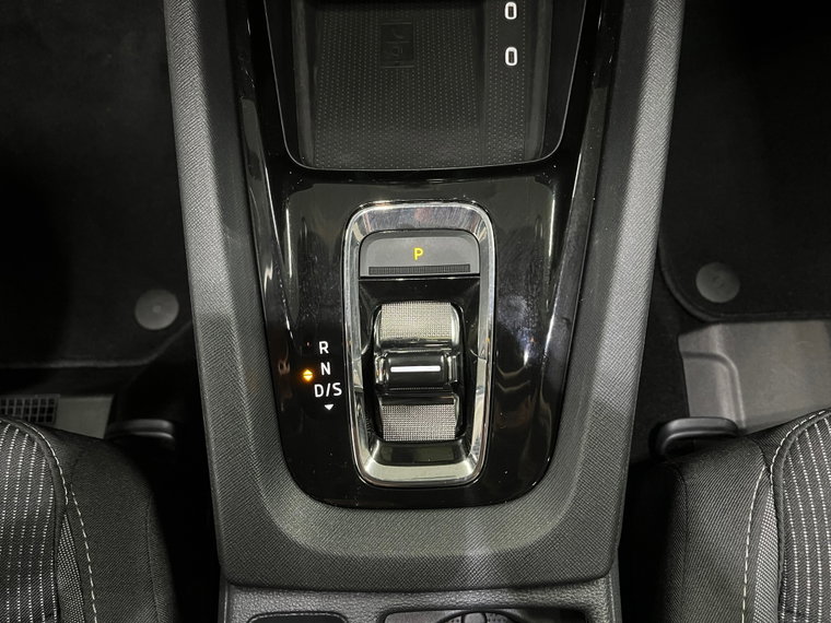 Vehicle Image 28