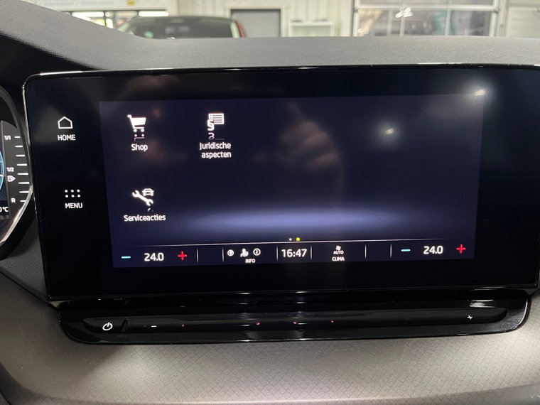 Vehicle Image 32