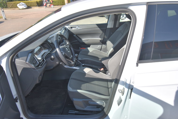 Vehicle Image 25