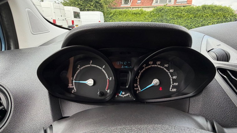 Vehicle Image 25