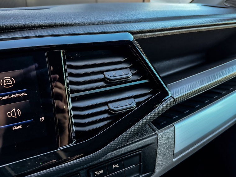 Vehicle Image 60