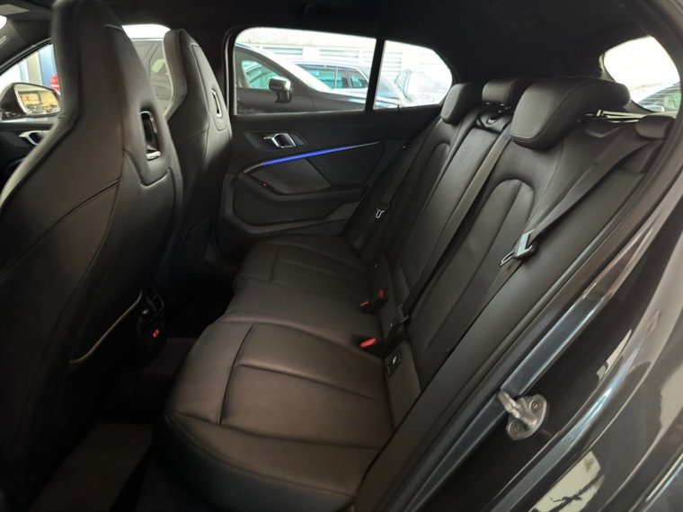 Vehicle Image 38