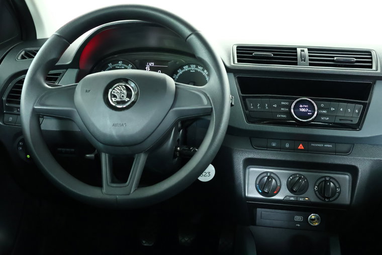 Vehicle Image 16