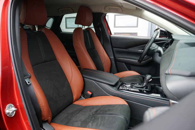 Vehicle Image 8