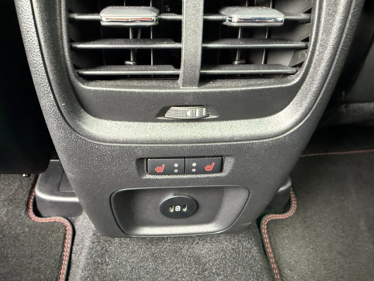Vehicle Image 32