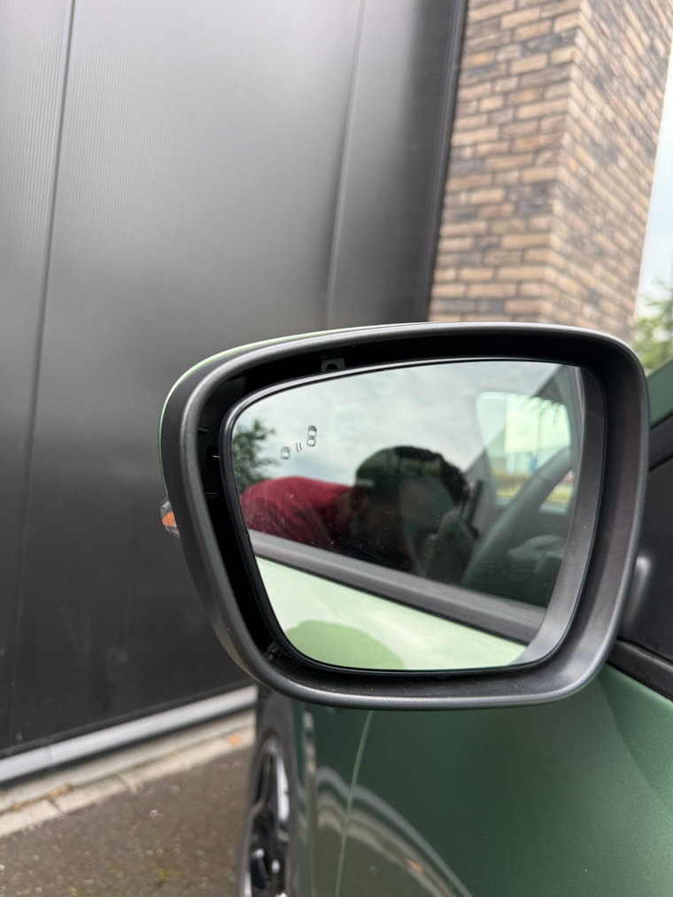Vehicle Image 42