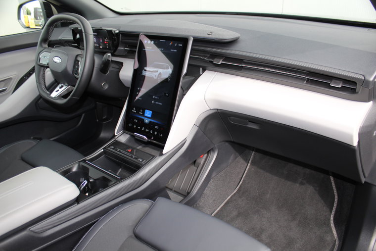 Vehicle Image 38