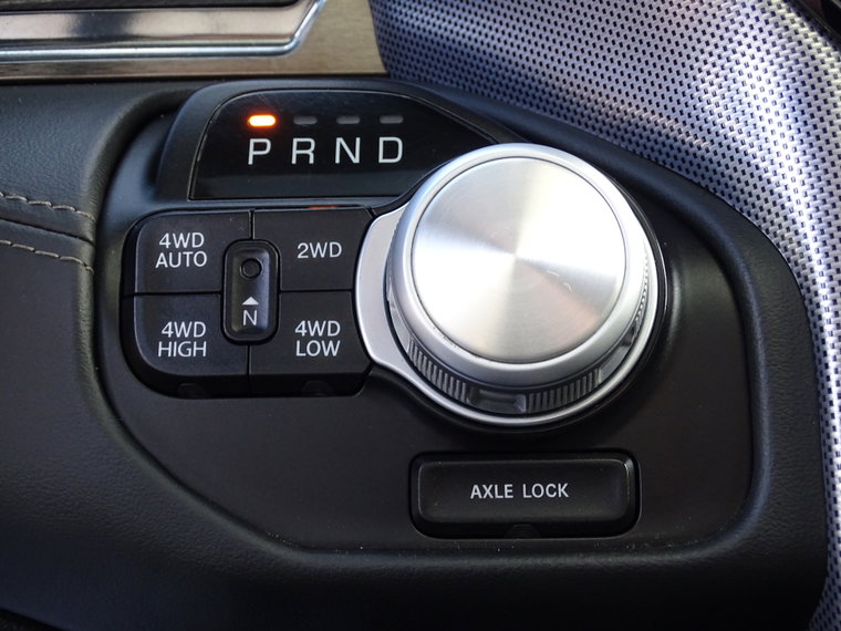 Vehicle Image 25