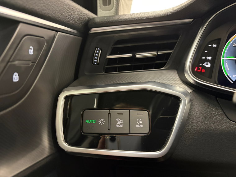 Vehicle Image 32