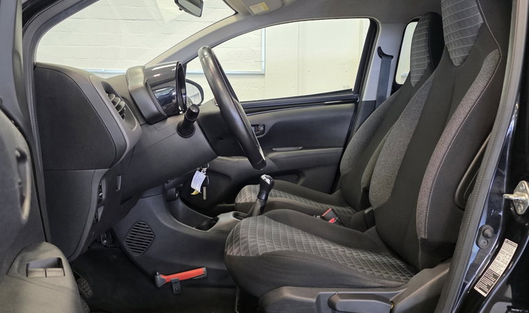 Vehicle Image 9