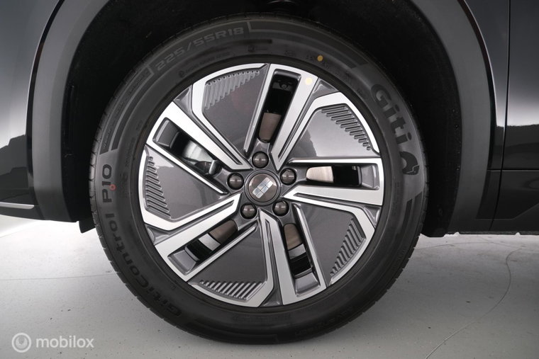 Vehicle Image 25