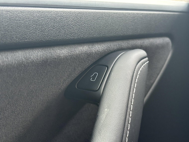 Vehicle Image 26