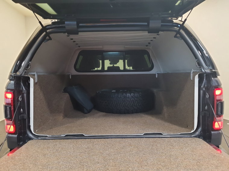Vehicle Image 32