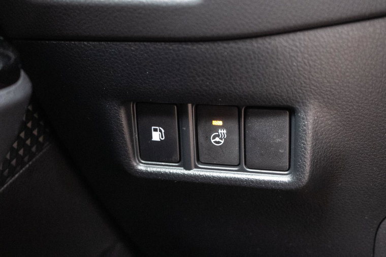Vehicle Image 25