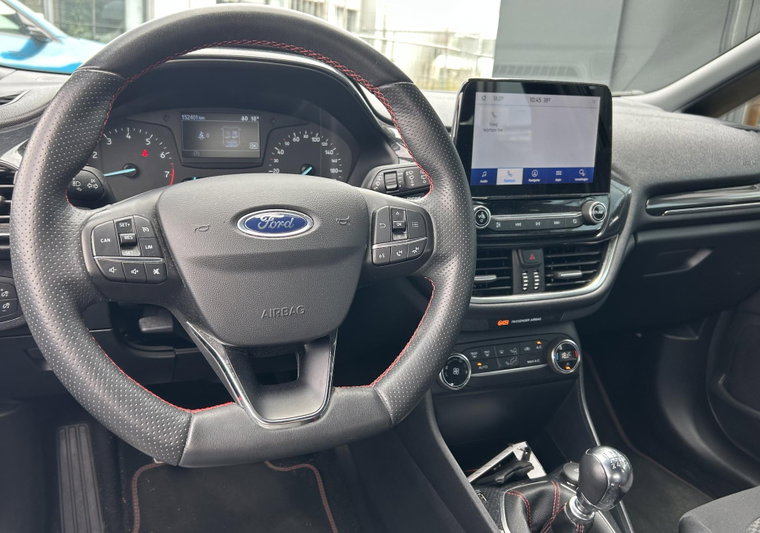 Vehicle Image 11