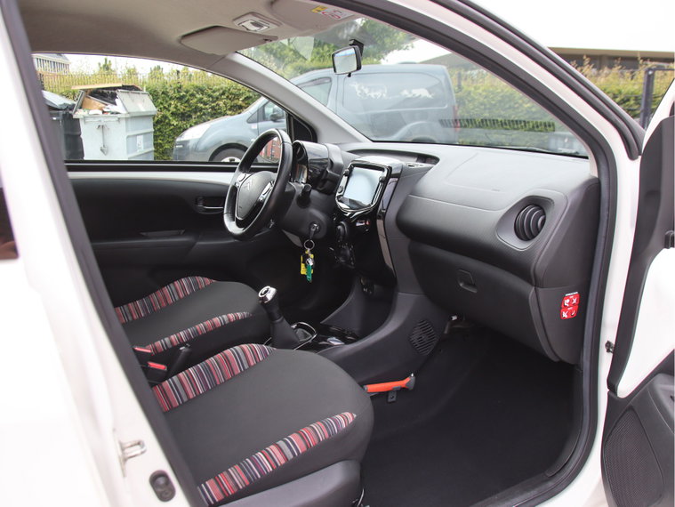 Vehicle Image 10