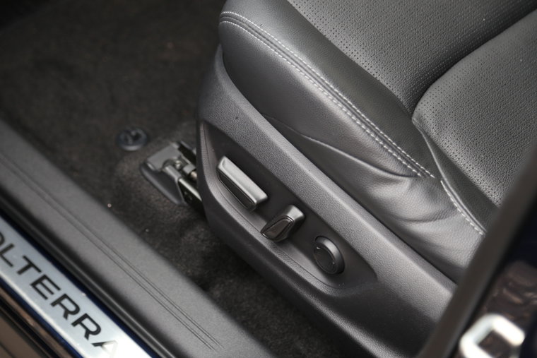 Vehicle Image 16
