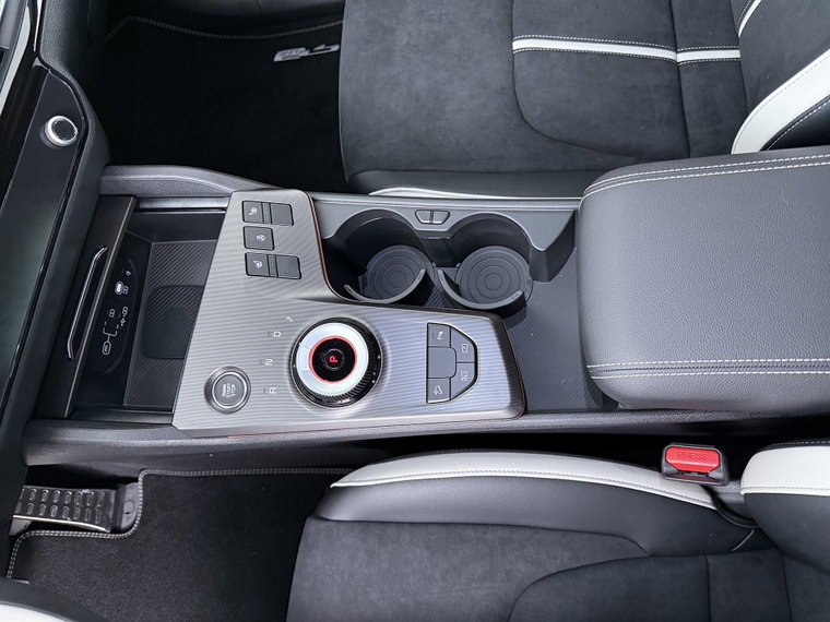 Vehicle Image 32