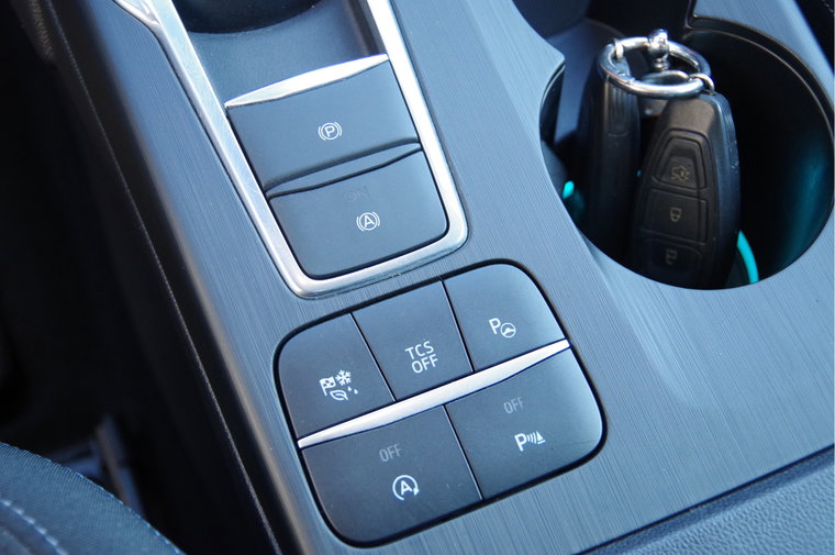 Vehicle Image 25