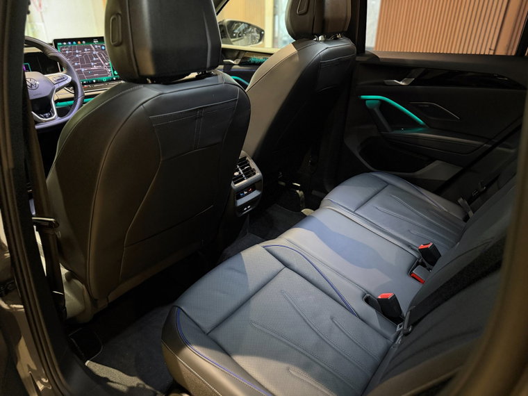 Vehicle Image 60