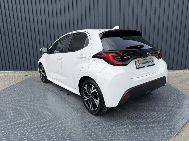 Vehicle Image 14