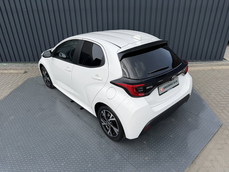 Vehicle Image 15