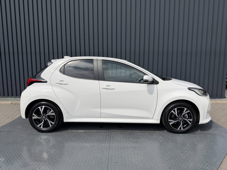 Vehicle Image 8