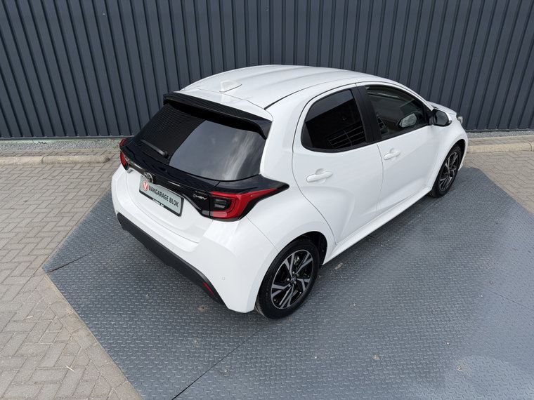 Vehicle Image 10