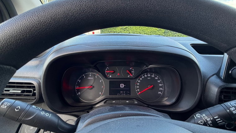 Vehicle Image 21