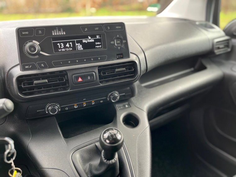 Vehicle Image 15