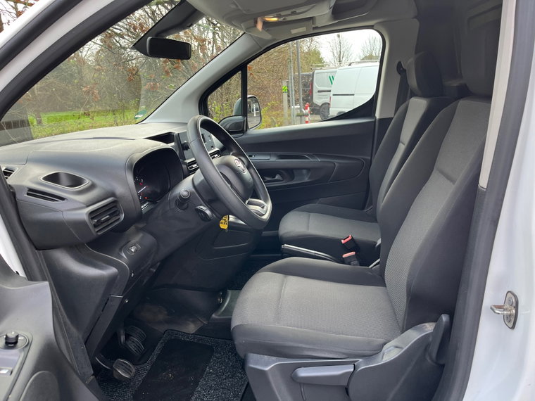 Vehicle Image 21