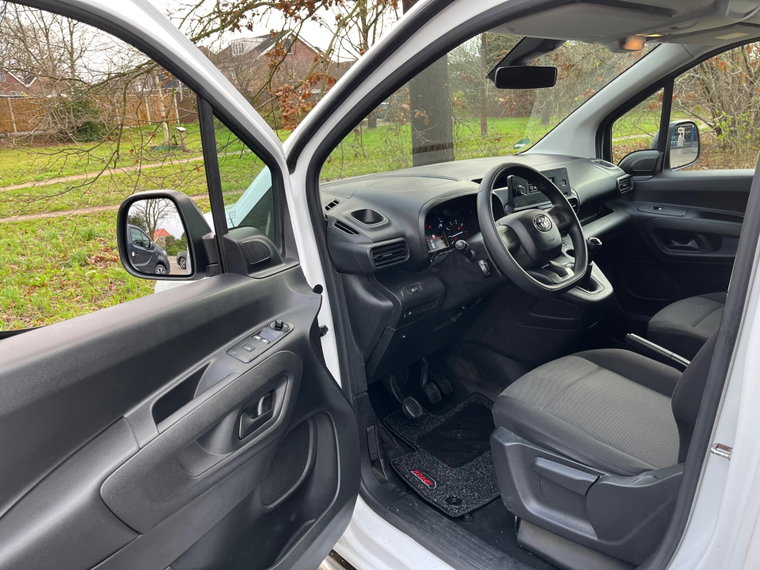 Vehicle Image 11
