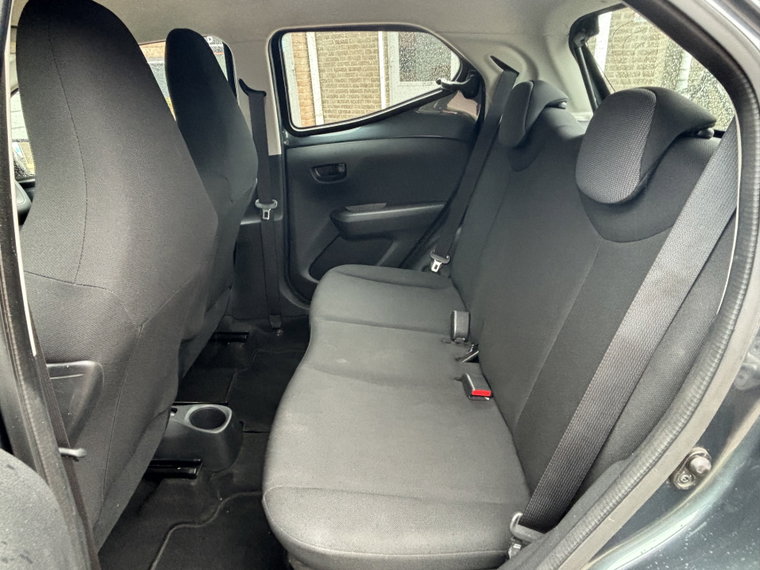 Vehicle Image 12