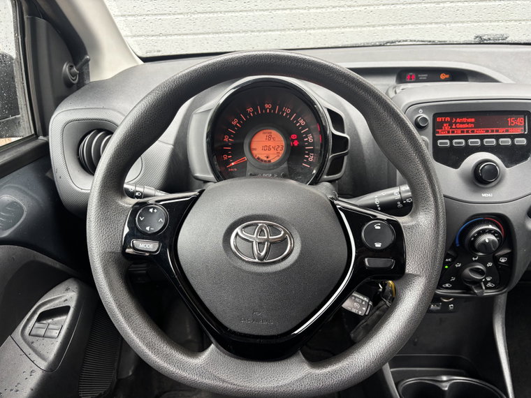 Vehicle Image 6