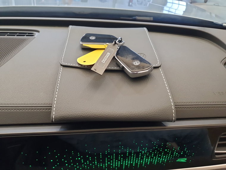 Vehicle Image 32