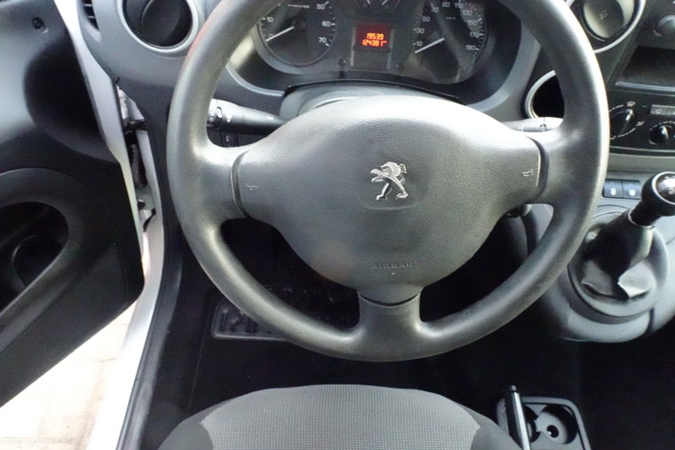 Vehicle Image 17