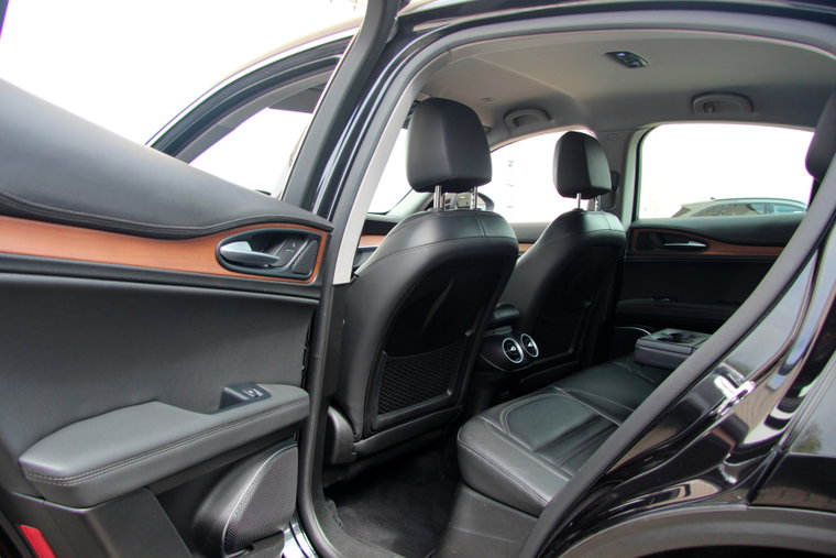 Vehicle Image 16