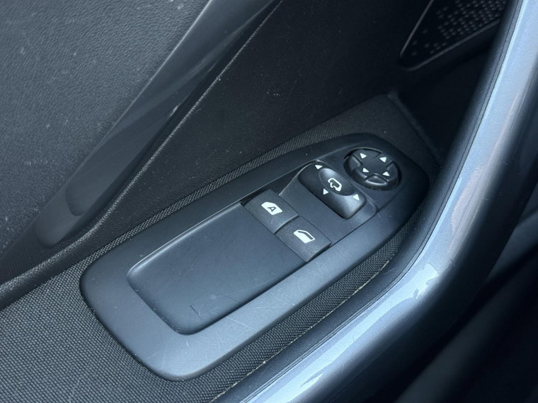 Vehicle Image 24